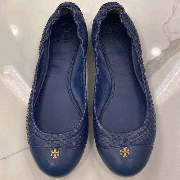 Tory Burch deep blue snakeskin embossed leather ballerina flats - 5M - Picture 2 of 16